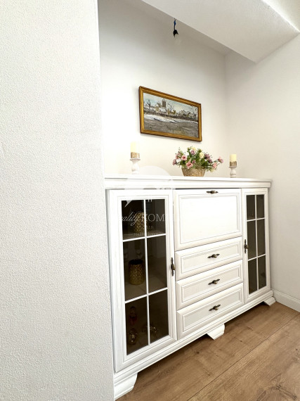 Reality KOMPLEX s.r.o., ponúka na PREDAJ luxusný nadštandardný rodinný dom s relaxačnou záhradou v tichej a obľúbenej lokalite FLORIDA VILLA PARK v meste Dunajská Streda !!!