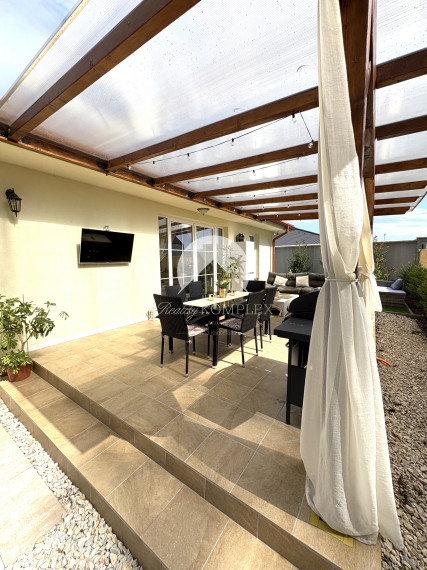 Reality KOMPLEX s.r.o., ponúka na PREDAJ luxusný nadštandardný rodinný dom s relaxačnou záhradou v tichej a obľúbenej lokalite FLORIDA VILLA PARK v meste Dunajská Streda !!!