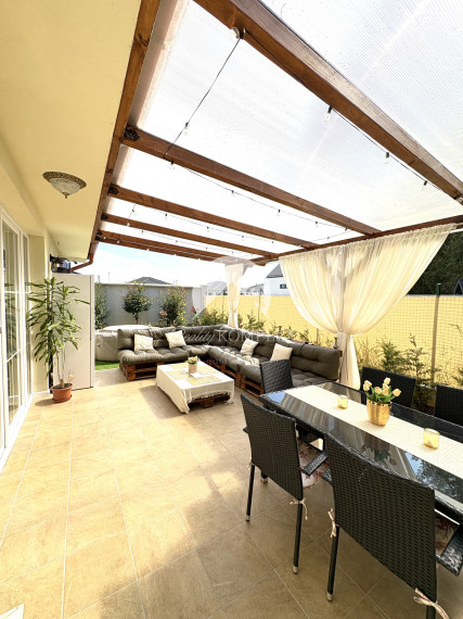 Reality KOMPLEX s.r.o., ponúka na PREDAJ luxusný nadštandardný rodinný dom s relaxačnou záhradou v tichej a obľúbenej lokalite FLORIDA VILLA PARK v meste Dunajská Streda !!!