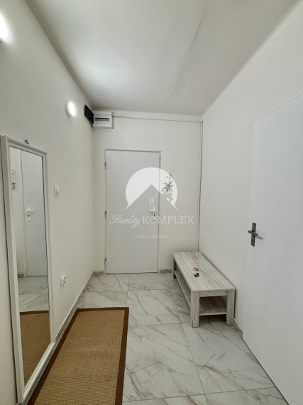 Iba u nás Vám Reality KOMPLEX s.r.o., ponúka na prenájom úplne rekonštruovaný 2 izbový byt v tichej lokalite Mesta Komárno.