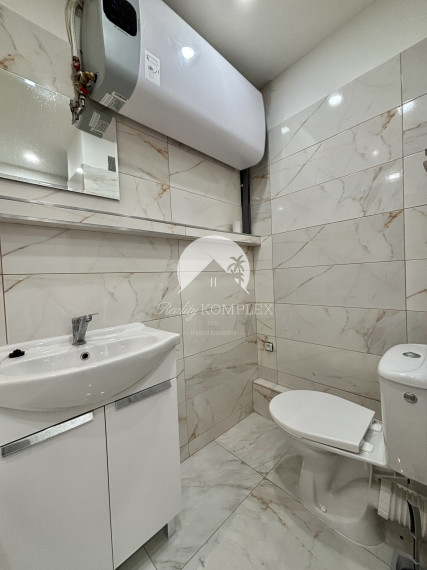 Iba u nás Vám Reality KOMPLEX s.r.o., ponúka na prenájom úplne rekonštruovaný 2 izbový byt v tichej lokalite Mesta Komárno.