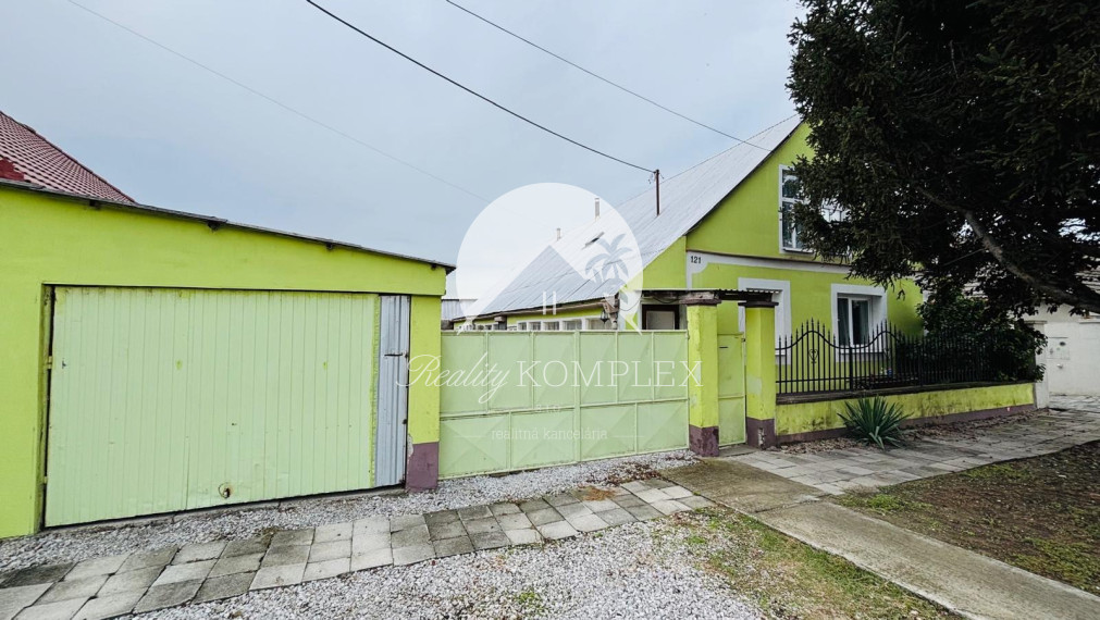Reality KOMPLEX s.r.o. Vám EXKLUZÍVNE ponúka na predaj rodinný dom v meste Kolárovo