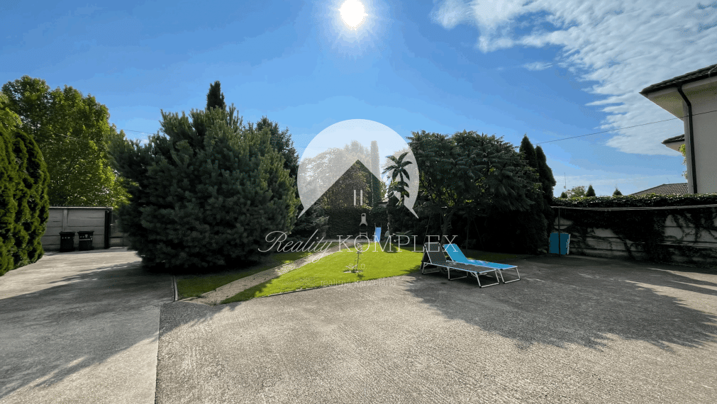 Reality KOMPLEX s.r.o. Vám ponúka apartmánový dom vo Veľkom Mederi