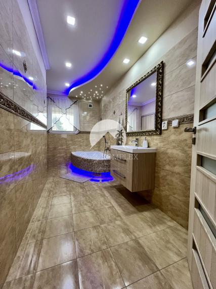 Reality KOMPLEX s.r.o. Vám ponúka na PREDAJ luxusnú vilu v obci Číčov