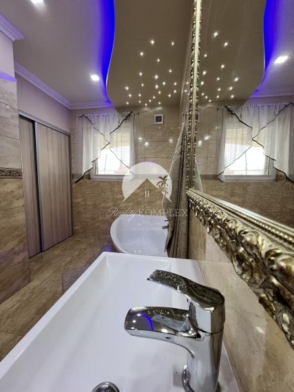 Reality KOMPLEX s.r.o. Vám ponúka na PREDAJ luxusnú vilu v obci Číčov