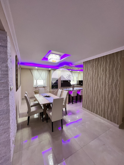 Reality KOMPLEX s.r.o. Vám ponúka na PREDAJ luxusnú vilu v obci Číčov