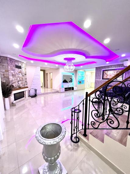 Reality KOMPLEX s.r.o. Vám ponúka na PREDAJ luxusnú vilu v obci Číčov