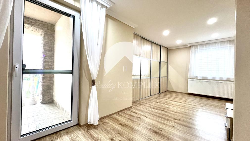 Reality KOMPLEX s.r.o. Vám ponúka na PREDAJ luxusnú vilu v obci Číčov