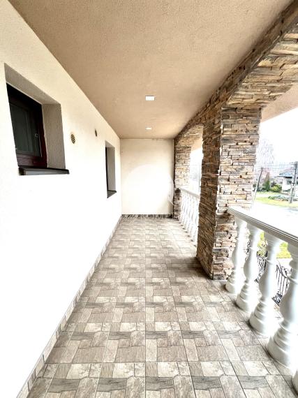 Reality KOMPLEX s.r.o. Vám ponúka na PREDAJ luxusnú vilu v obci Číčov