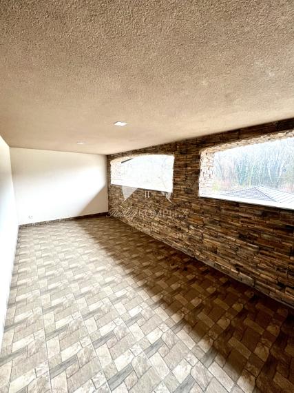 Reality KOMPLEX s.r.o. Vám ponúka na PREDAJ luxusnú vilu v obci Číčov