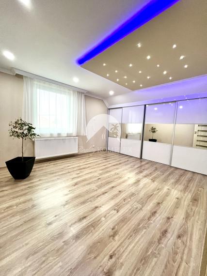 Reality KOMPLEX s.r.o. Vám ponúka na PREDAJ luxusnú vilu v obci Číčov