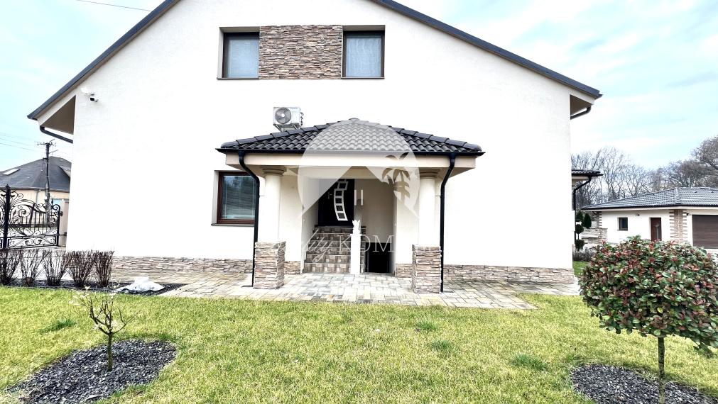 Reality KOMPLEX s.r.o. Vám ponúka na PREDAJ luxusnú vilu v obci Číčov