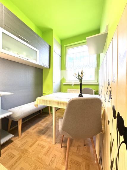 EXKLUZÍVNE U NÁS!!! MIMORIADNA INVESTIČNÁ PRÍLEŽITOSŤ!!!Reality KOMPLEX s.r.o. Vám ponúka na PREDAJ slnečný 3izbový byt s loggiou vo vyhľadávanej lokalite  Komárne za super cenu!!!