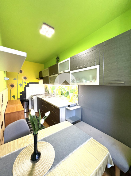 EXKLUZÍVNE U NÁS!!! MIMORIADNA INVESTIČNÁ PRÍLEŽITOSŤ!!!Reality KOMPLEX s.r.o. Vám ponúka na PREDAJ slnečný 3izbový byt s loggiou vo vyhľadávanej lokalite  Komárne za super cenu!!!