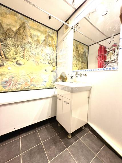 EXKLUZÍVNE U NÁS!!! MIMORIADNA INVESTIČNÁ PRÍLEŽITOSŤ!!!Reality KOMPLEX s.r.o. Vám ponúka na PREDAJ slnečný 3izbový byt s loggiou vo vyhľadávanej lokalite  Komárne za super cenu!!!