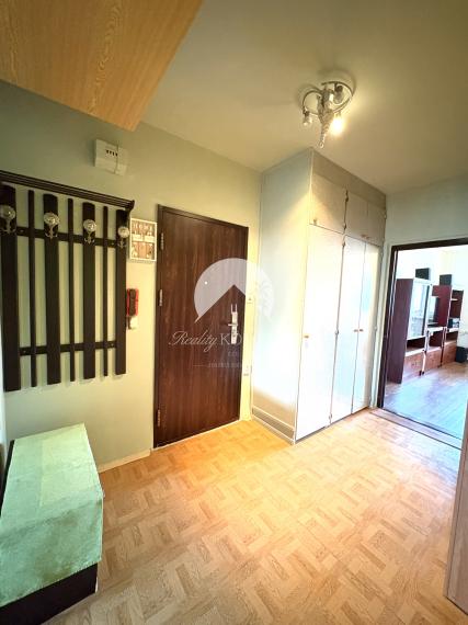 EXKLUZÍVNE U NÁS!!! MIMORIADNA INVESTIČNÁ PRÍLEŽITOSŤ!!!Reality KOMPLEX s.r.o. Vám ponúka na PREDAJ slnečný 3izbový byt s loggiou vo vyhľadávanej lokalite  Komárne za super cenu!!!