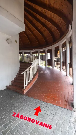 Reality KOMPLEX s.r.o. Vám ponúka na predaj EXKLUZÍVNE jedinečnú podnikateľskú príležitosť – zabehnutú cukrárenskú výrobu v Komárne.