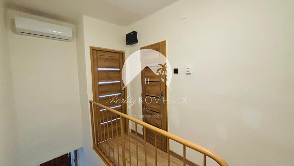 Reality KOMPLEX s.r.o Vám ponúka na predaj rodinný dom v obci Zlatná na Ostrove