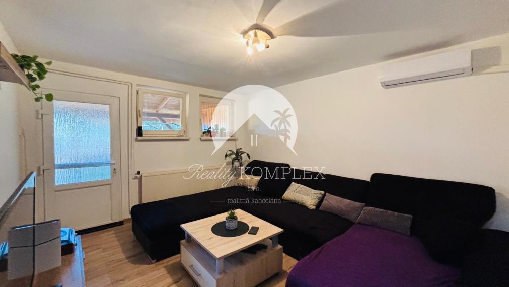 Reality KOMPLEX s.r.o Vám ponúka na predaj rodinný dom v obci Zlatná na Ostrove