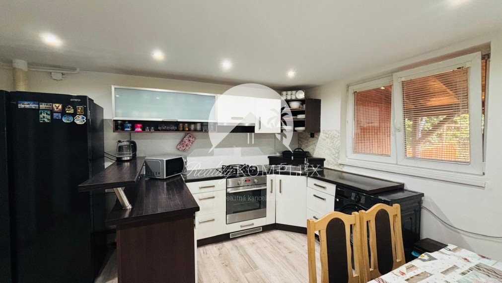 Reality KOMPLEX s.r.o Vám ponúka na predaj rodinný dom v obci Zlatná na Ostrove