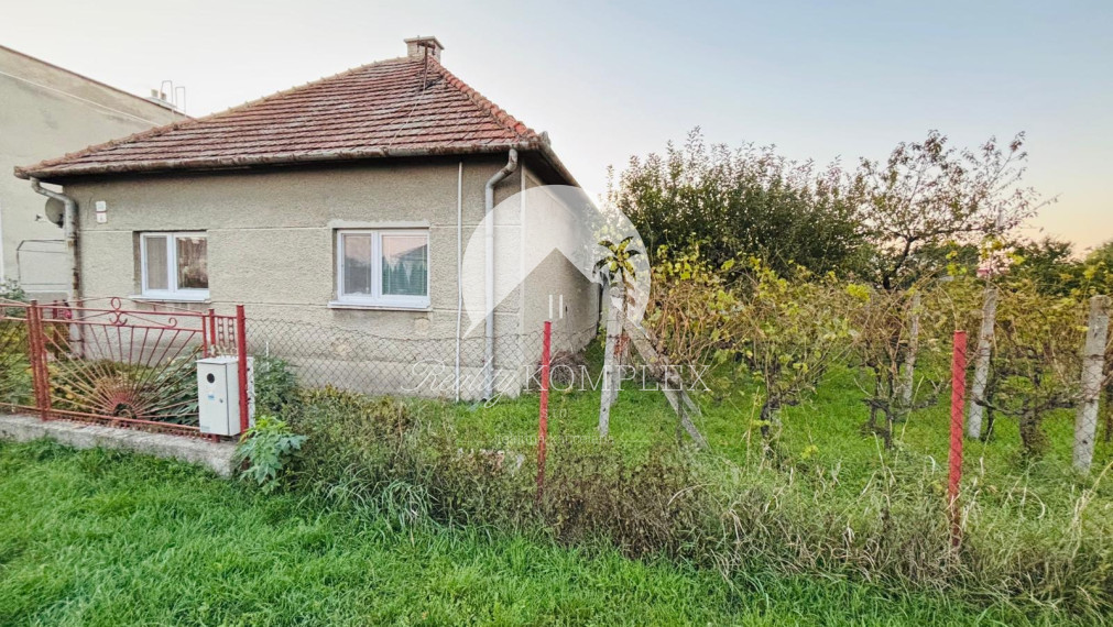 Reality KOMPLEX s.r.o. Vám ponúka exkluzívne na predaj rodinný dom v obci Zemianska Olča