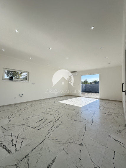 Reality KOMPLEX vám ponúka na predaj modernú novostavbu 5-izbového rodinného domu