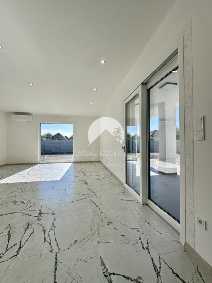 Reality KOMPLEX vám ponúka na predaj modernú novostavbu 5-izbového rodinného domu