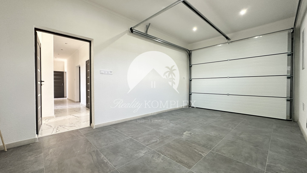 Reality KOMPLEX vám ponúka na predaj modernú novostavbu 5-izbového rodinného domu