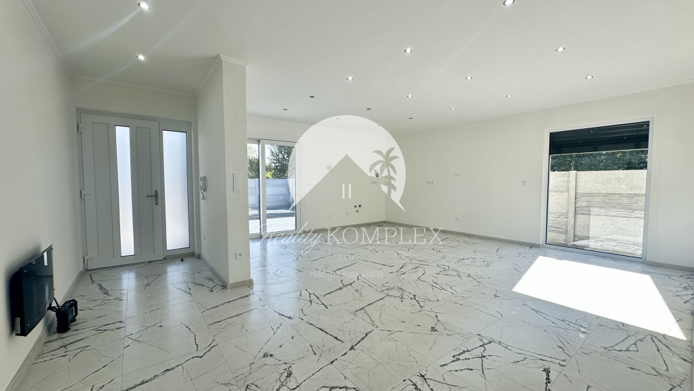 Reality KOMPLEX vám ponúka na predaj modernú novostavbu 3-izbového rodinného domu v Kolárove