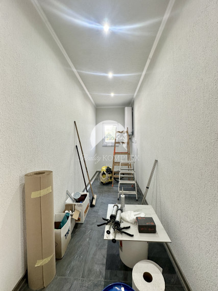 Reality KOMPLEX vám ponúka na predaj modernú novostavbu 3-izbového rodinného domu v Kolárove