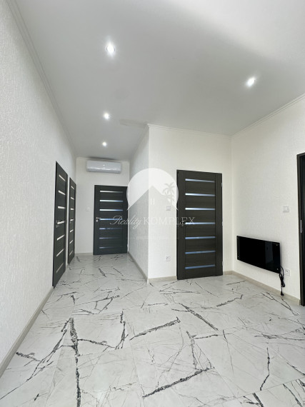 Reality KOMPLEX vám ponúka na predaj modernú novostavbu 3-izbového rodinného domu v Kolárove