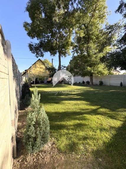 IBA U NÁS !!! Reality KOMPLEX s.r.o. vám ponúka na predaj priestranný viacúčelový priestor v Komárne na pozemku s celkovou výmerou 805 m2 za super cenu !!!