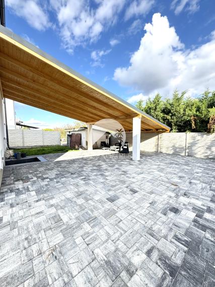 IBA U NÁS !!! Reality KOMPLEX s.r.o., ponúka na PREDAJ luxusný nadštandardný rodinný dom v tichej časti KOLÁROVA !!!