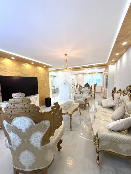 IBA U NÁS !!! Reality KOMPLEX s.r.o., ponúka na PREDAJ luxusný nadštandardný rodinný dom v tichej časti KOLÁROVA !!!