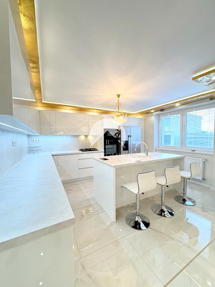 IBA U NÁS !!! Reality KOMPLEX s.r.o., ponúka na PREDAJ luxusný nadštandardný rodinný dom v tichej časti KOLÁROVA !!!