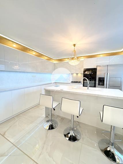 IBA U NÁS !!! Reality KOMPLEX s.r.o., ponúka na PREDAJ luxusný nadštandardný rodinný dom v tichej časti KOLÁROVA !!!