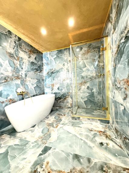 IBA U NÁS !!! Reality KOMPLEX s.r.o., ponúka na PREDAJ luxusný nadštandardný rodinný dom v tichej časti KOLÁROVA !!!