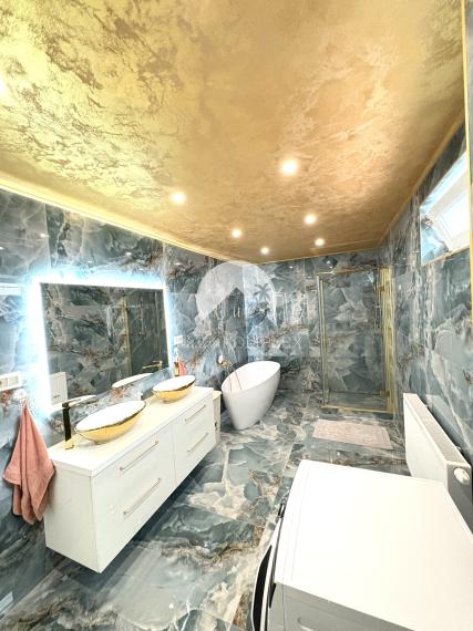 IBA U NÁS !!! Reality KOMPLEX s.r.o., ponúka na PREDAJ luxusný nadštandardný rodinný dom v tichej časti KOLÁROVA !!!