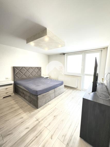 IBA U NÁS !!! Reality KOMPLEX s.r.o., ponúka na PREDAJ luxusný nadštandardný rodinný dom v tichej časti KOLÁROVA !!!