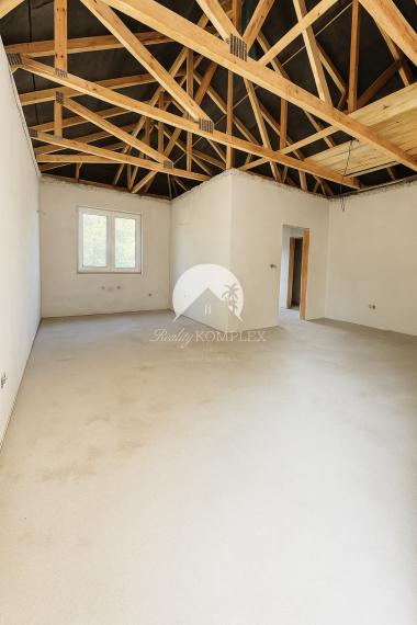 Reality KOMPLEX s.r.o., Vám ponúka na predaj moderný 4-izbový dom v obci Bodza