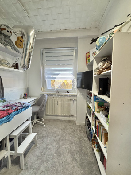 Reality KOMPLEX s.r.o., Vám ponúka na PREDAJ krásny, rekonštruovaný,  jedinečný byt v obľúbenej  lokalite Mesta Komárno!