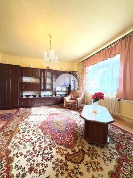 Reality KOMPLEX s.r.o.,Vám ponúka na predaj priestranný dom s garážou a vedľajšími budovami v obci Trávnik, okres Komárno za super cenu !!!