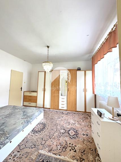 Reality KOMPLEX s.r.o.,Vám ponúka na predaj priestranný dom s garážou a vedľajšími budovami v obci Trávnik, okres Komárno za super cenu !!!