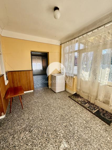 Reality KOMPLEX s.r.o. Vám ponúka na predaj rovinatý pozemok so starším rodinným domom