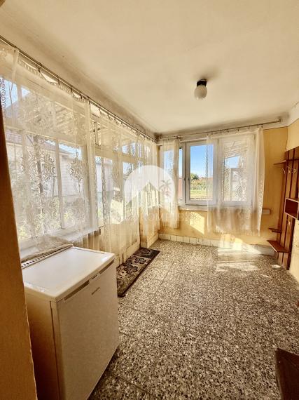 Reality KOMPLEX s.r.o. Vám ponúka na predaj rovinatý pozemok so starším rodinným domom