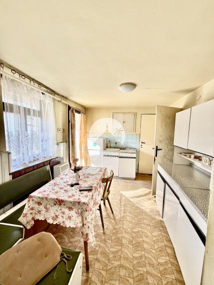 Reality KOMPLEX s.r.o. Vám ponúka na predaj rovinatý pozemok so starším rodinným domom