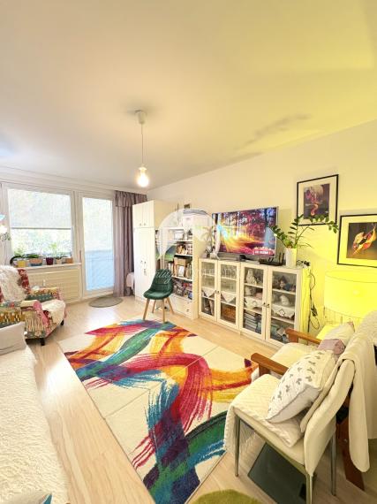 Reality KOMPLEX s.r.o. Vám ponúka na PREDAJ tento nádherný, kompletne zrekonštruovaný, 4-izbový byt v centre Komárna s balkónom !!!