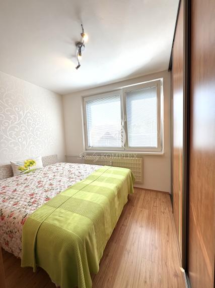 Reality KOMPLEX s.r.o. Vám ponúka na PREDAJ tento nádherný, kompletne zrekonštruovaný, 4-izbový byt v centre Komárna s balkónom !!!