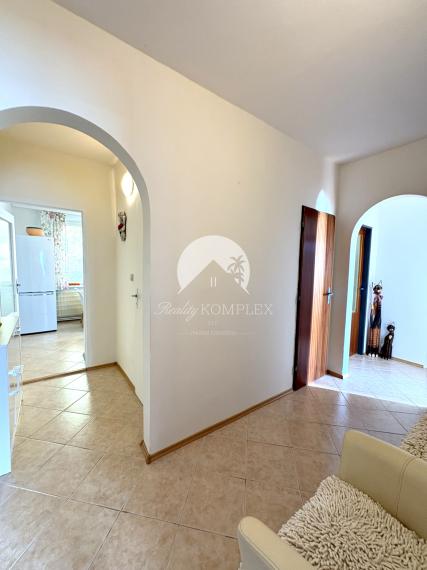 Reality KOMPLEX s.r.o. Vám ponúka na PREDAJ tento nádherný, kompletne zrekonštruovaný, 4-izbový byt v centre Komárna s balkónom !!!