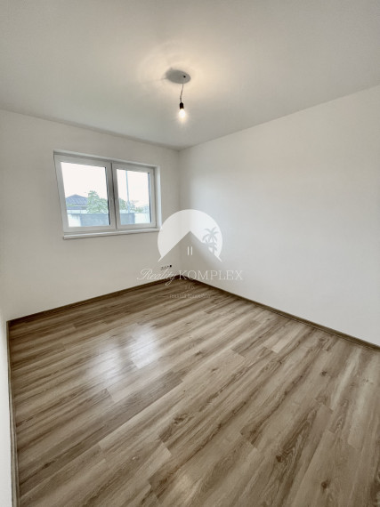 Reality KOMPLEX s.r.o. Vám ponúka modernú 4-izbovú novostavbu v Dunajskej Strede